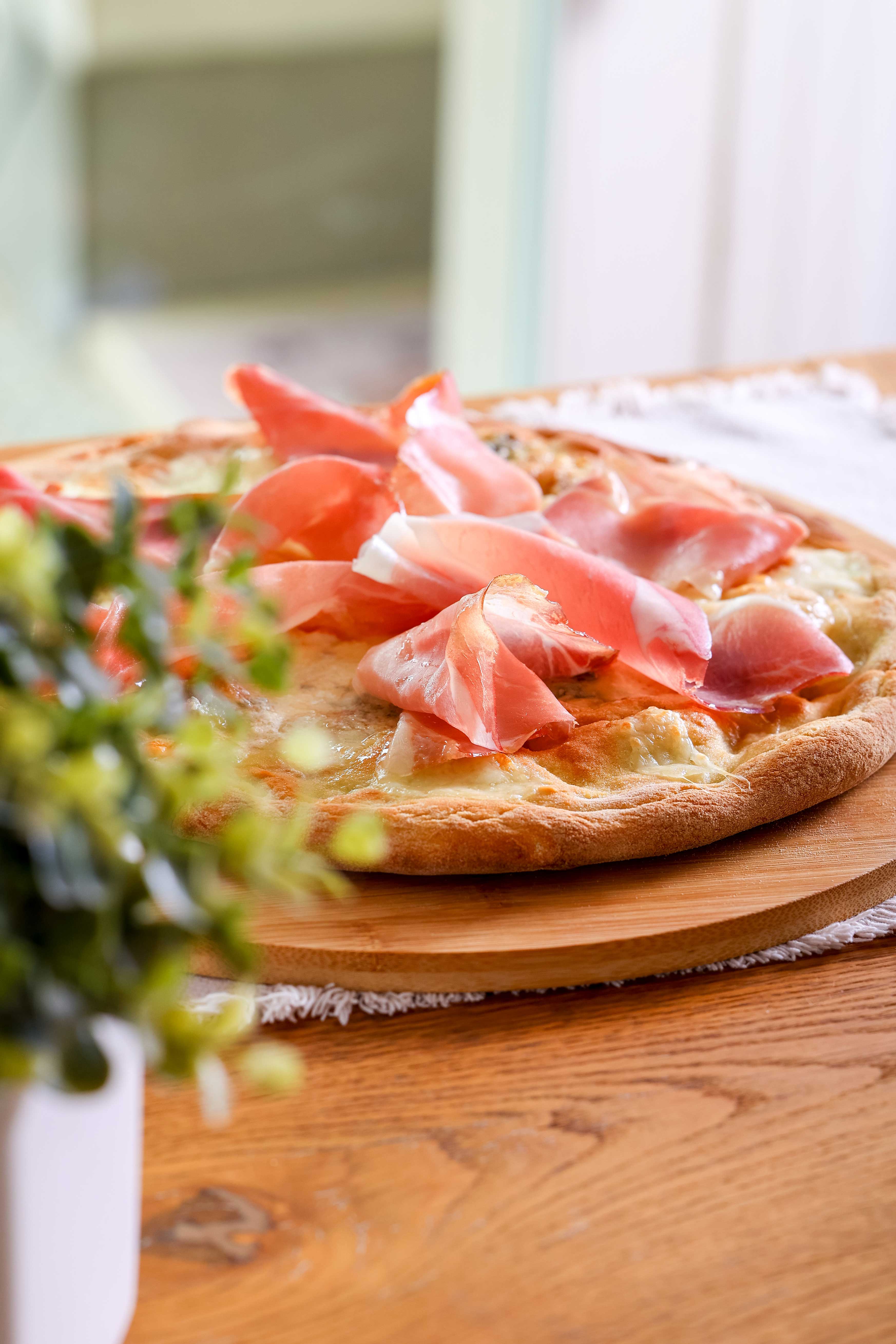 Foccaccia con prosciutto crudo  OVENOVA